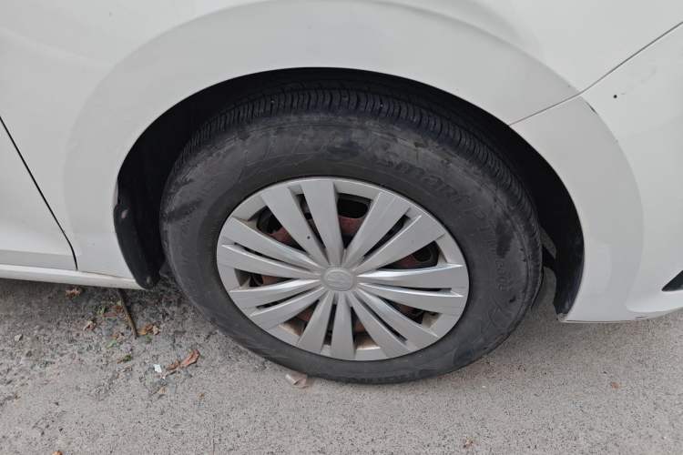 Used Volkswagen Santana 2016 1.6L Manual Fashion Edition Right Front Wheel Hub