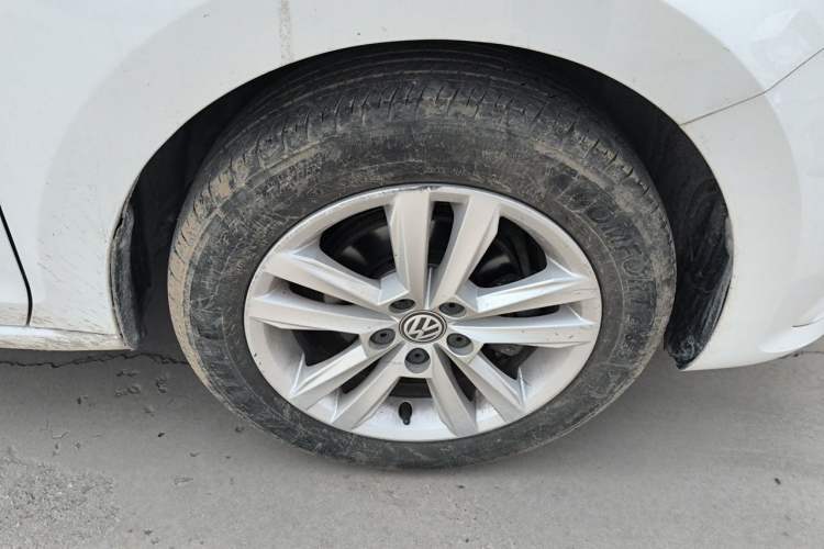 Used Volkswagen Santana 2016 1.6L Automatic Comfort Edition Right Front Wheel Hub