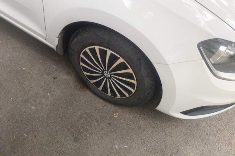 Used Volkswagen Santana 2016 1.6L Manual Fashion Edition Right Front Wheel Hub