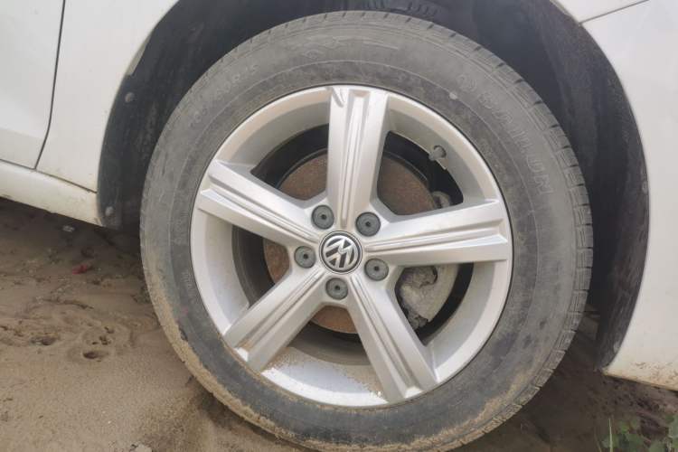 Used Volkswagen Santana 2016 1.6L Automatic Fashion Edition Right Front Wheel Hub