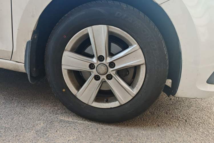 Used Volkswagen Santana 2016 1.4L Manual Fashion Edition Right Front Wheel Hub