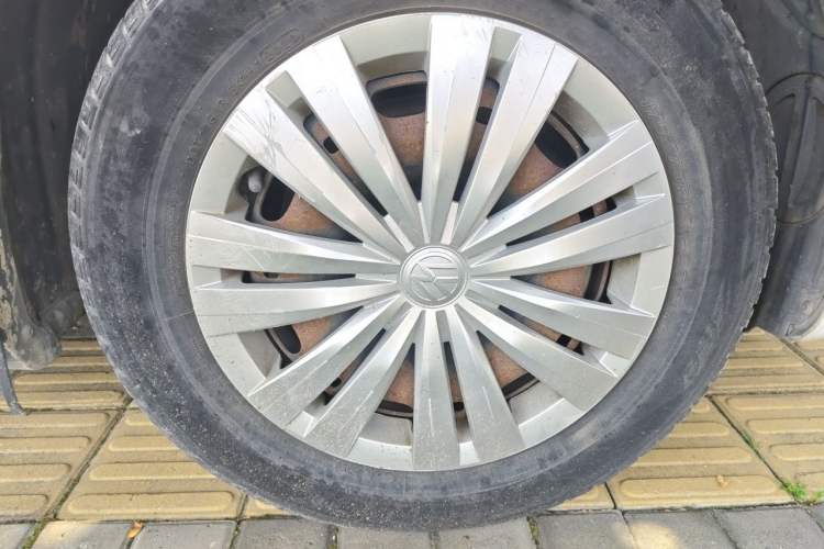 Used Volkswagen Santana 2016 1.4L Manual Fashion Edition Right Front Wheel Hub
