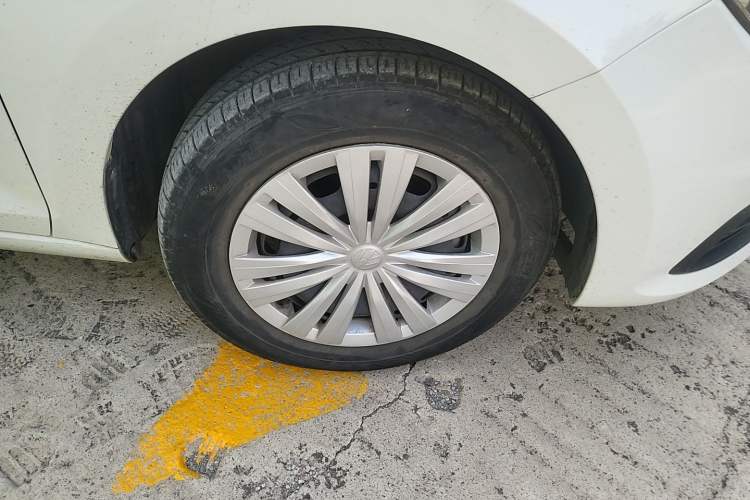 Used Volkswagen Santana 2016 1.6L Manual Fashion Edition Right Front Wheel Hub