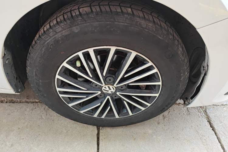 Used Volkswagen Santana 2016 1.6L Manual Fashion Edition Right Front Wheel Hub