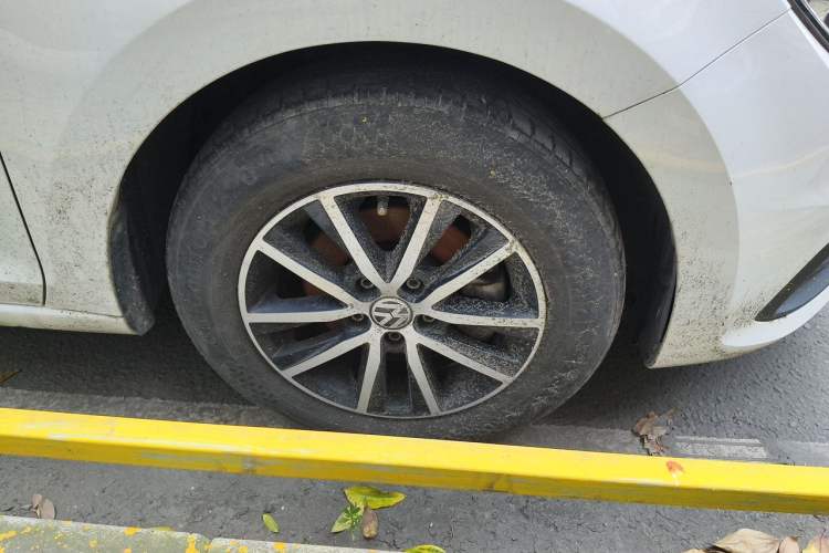 Used Volkswagen Santana 2016 1.6L Manual Fashion Edition Right Front Wheel Hub