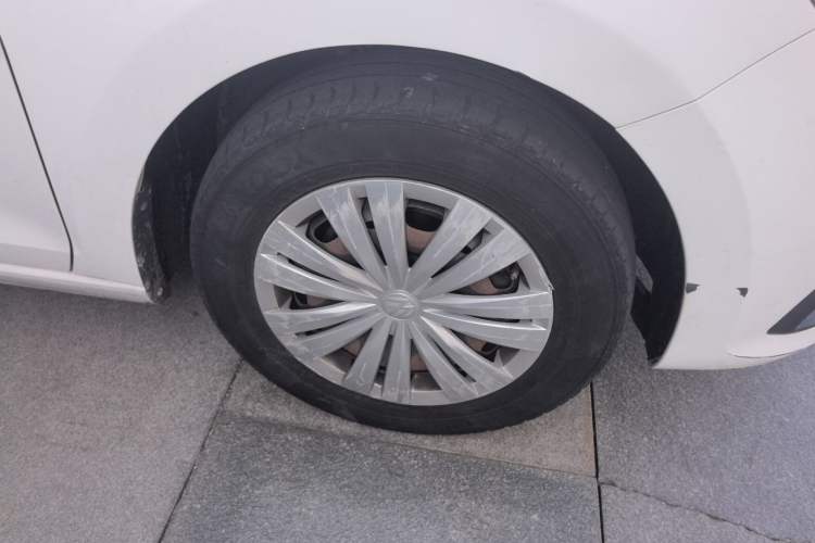 Used Volkswagen Santana 2016 1.4L Manual Fashion Edition Right Front Wheel Hub