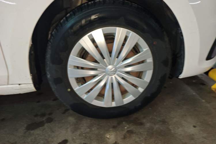 Used Volkswagen Santana 2016 1.4L Manual Fashion Edition Right Front Wheel Hub