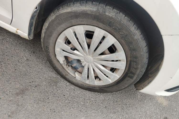 Used Volkswagen Santana 2016 1.6L Automatic Fashion Edition Right Front Wheel Hub