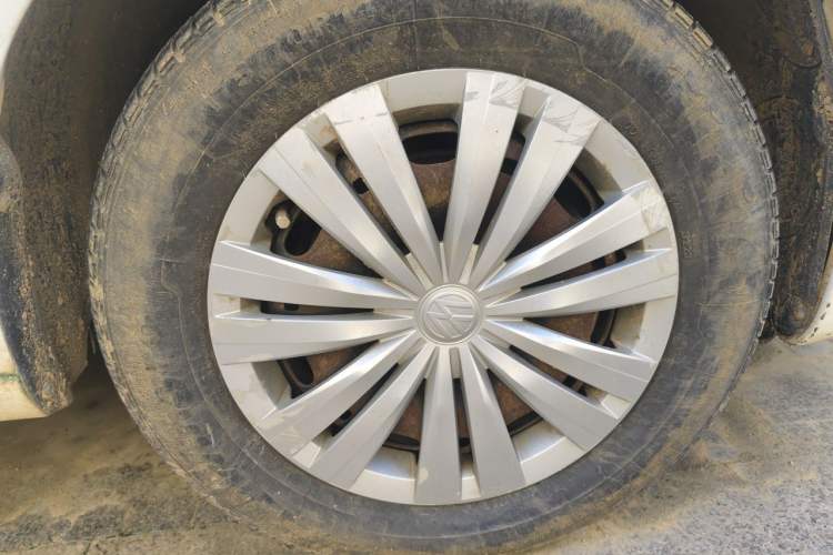 Used Volkswagen Santana 2016 1.6L Automatic Fashion Edition Right Front Wheel Hub