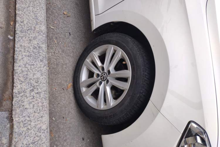 Used Volkswagen Santana 2016 1.6L Automatic Comfort Edition Right Front Wheel Hub