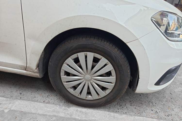 Used Volkswagen Santana 2016 1.6L Automatic Fashion Edition Right Front Wheel Hub