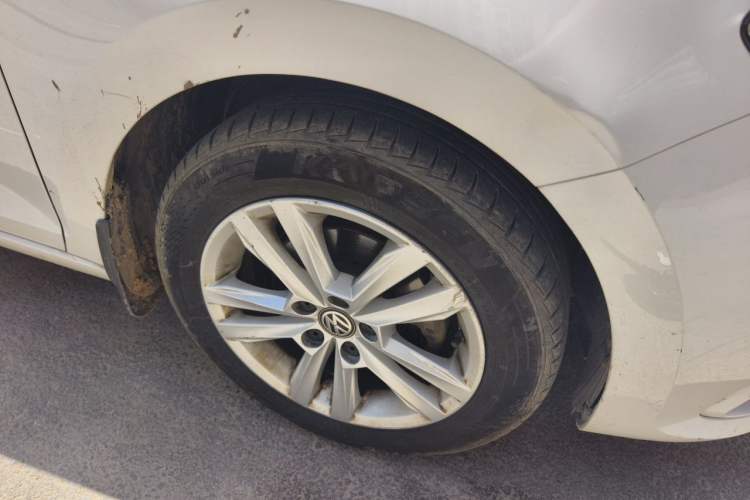 Used Volkswagen Santana 2016 1.6L Automatic Comfort Edition Right Front Wheel Hub