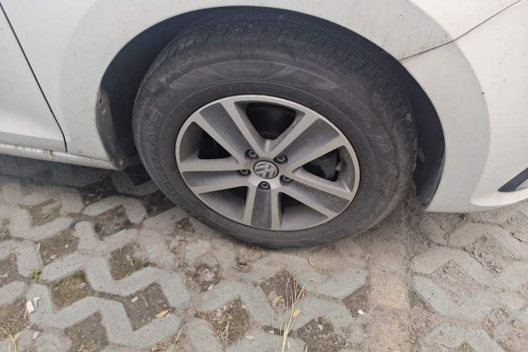 Used Volkswagen Santana 2016 1.6L Manual Fashion Edition Right Front Wheel Hub
