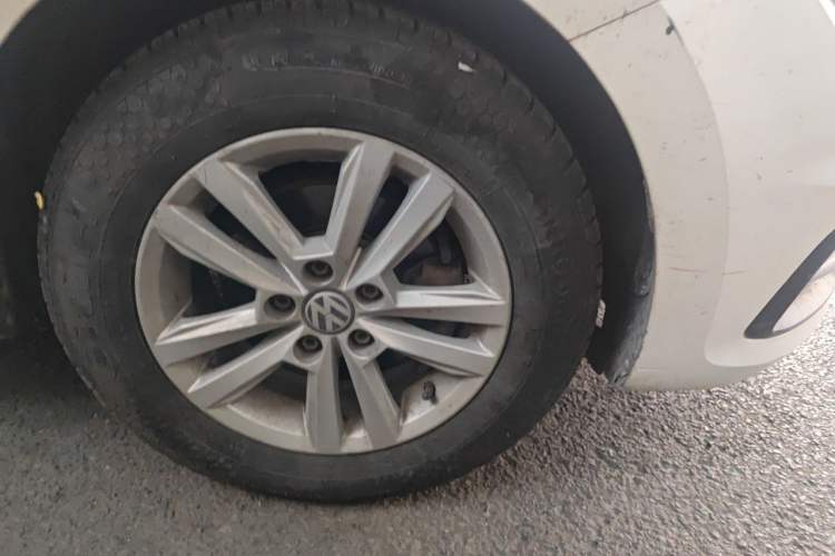 Used Volkswagen Santana 2016 1.4L Manual Fashion Edition Right Front Wheel Hub