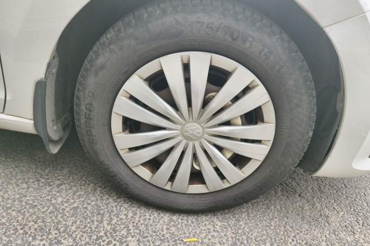 Used Volkswagen Santana 2016 1.6L Manual Fashion Edition Right Front Wheel Hub