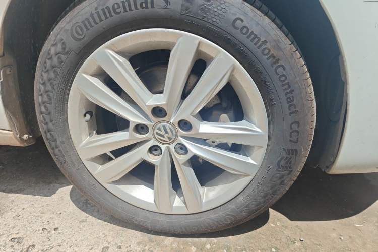Used Volkswagen Santana 2016 1.6L Manual Comfort Edition Right Front Wheel Hub