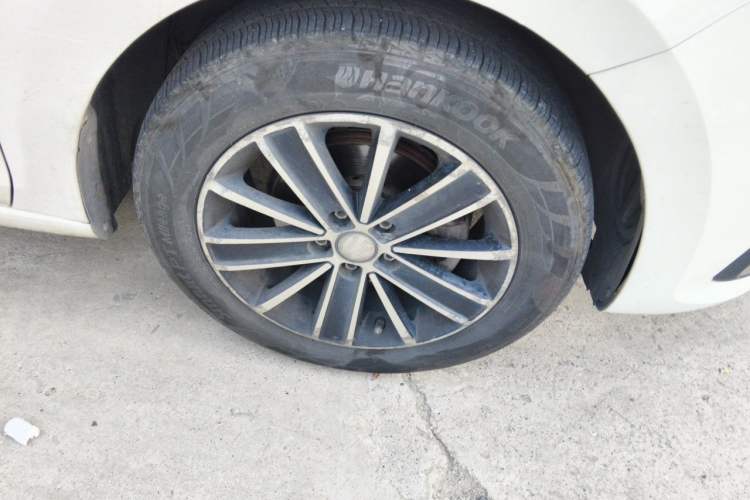 Used Volkswagen Santana 2016 1.6L Manual Fashion Edition Right Front Wheel Hub