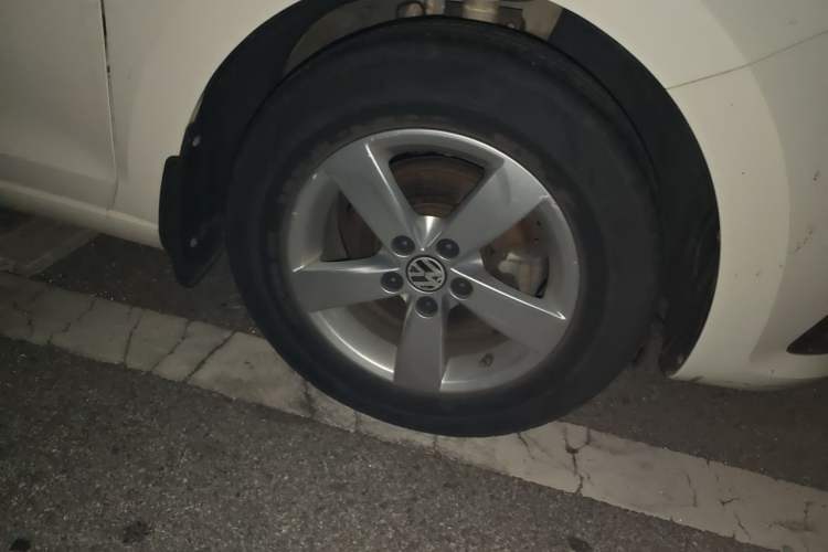 Used Volkswagen Santana 2016 1.6L Manual Fashion Edition Right Front Wheel Hub
