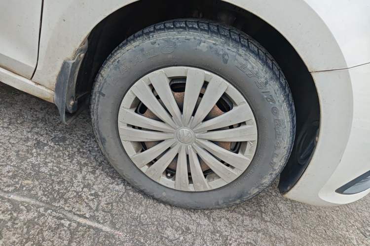 Used Volkswagen Santana 2016 1.6L Manual Fashion Edition Right Front Wheel Hub