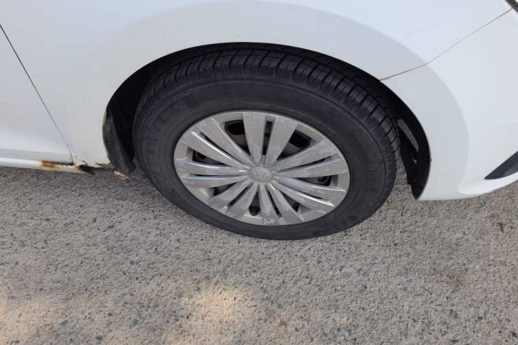 Used Volkswagen Santana 2016 1.4L Manual Fashion Edition Right Front Wheel Hub