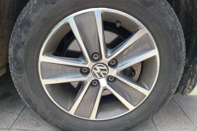 Used Volkswagen Santana 2016 1.6L Manual Fashion Edition Right Front Wheel Hub