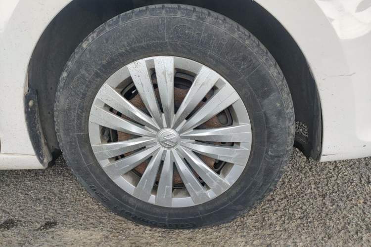 Used Volkswagen Santana 2016 1.6L Manual Fashion Edition Right Front Wheel Hub