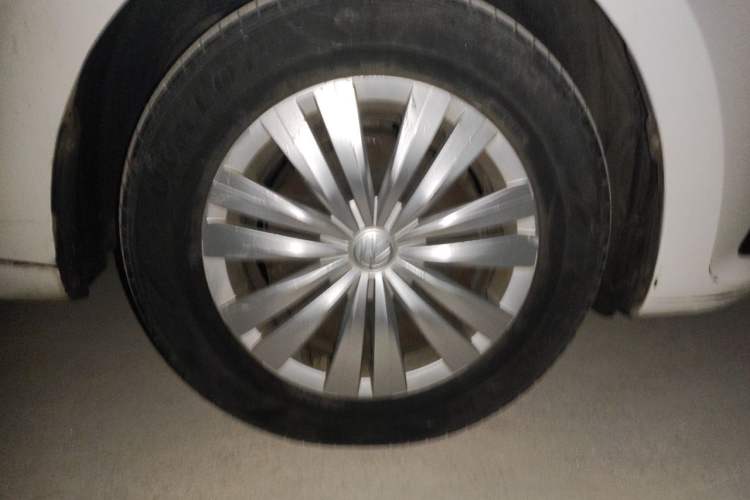 Used Volkswagen Santana 2016 1.6L Manual Fashion Edition Right Front Wheel Hub