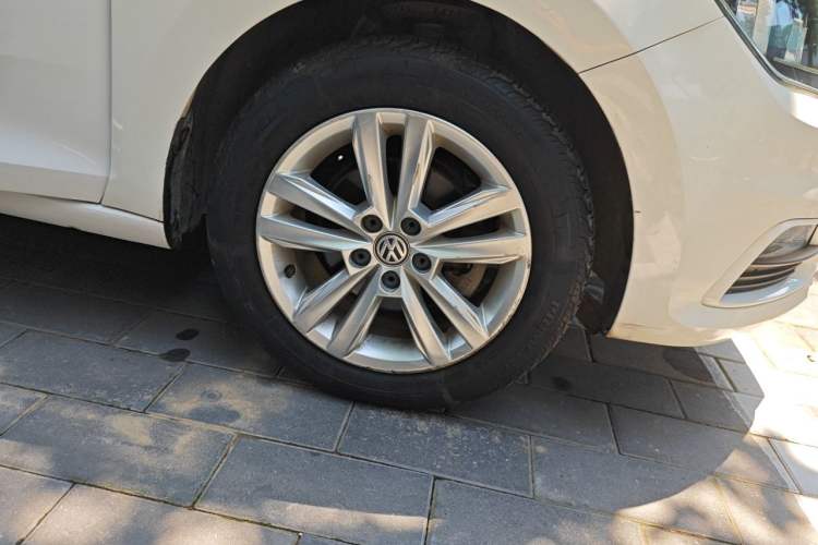 Used Volkswagen Santana 2016 1.6L Automatic Comfort Edition Right Front Wheel Hub