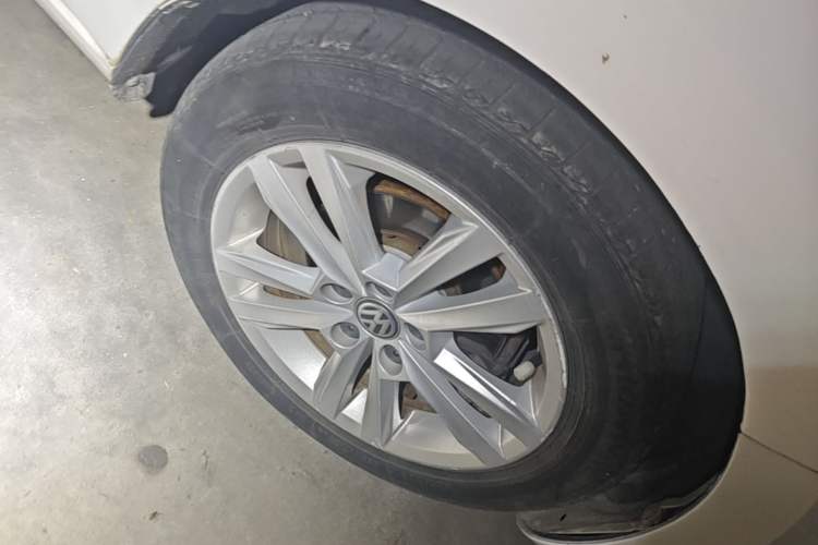 Used Volkswagen Santana 2016 1.6L Automatic Comfort Edition Right Front Wheel Hub