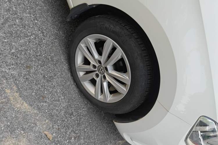 Used Volkswagen Santana 2016 1.6L Automatic Comfort Edition Right Front Wheel Hub