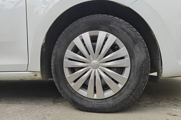 Used Volkswagen Santana 2016 1.4L Manual Fashion Edition Right Front Wheel Hub