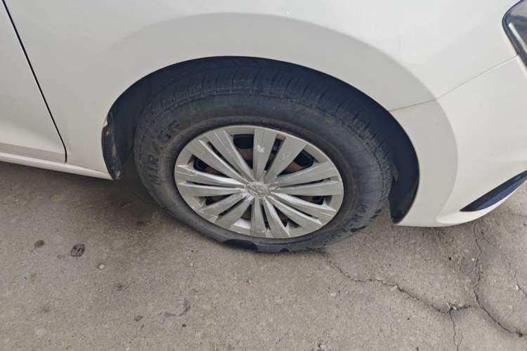 Used Volkswagen Santana 2016 1.4L Manual Fashion Edition Right Front Wheel Hub