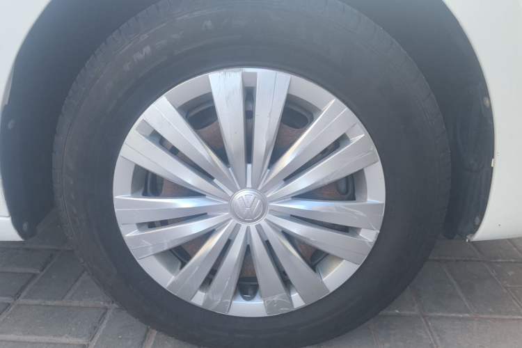 Used Volkswagen Santana 2016 1.6L Automatic Fashion Edition Right Front Wheel Hub