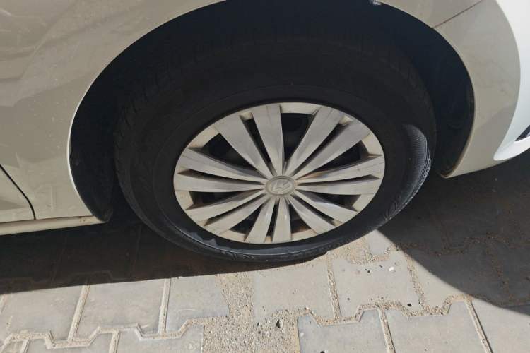 Used Volkswagen Santana 2016 1.6L Automatic Fashion Edition Right Front Wheel Hub