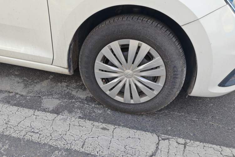 Used Volkswagen Santana 2016 1.6L Manual Fashion Edition Right Front Wheel Hub