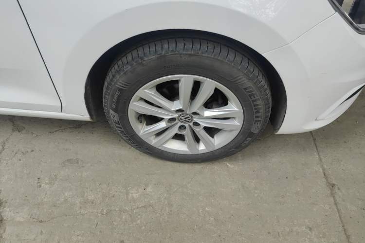 Used Volkswagen Santana 2016 1.6L Manual Comfort Edition Right Front Wheel Hub