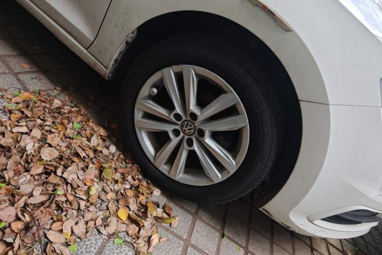 Used Volkswagen Santana 2016 1.6L Manual Comfort Edition Right Front Wheel Hub