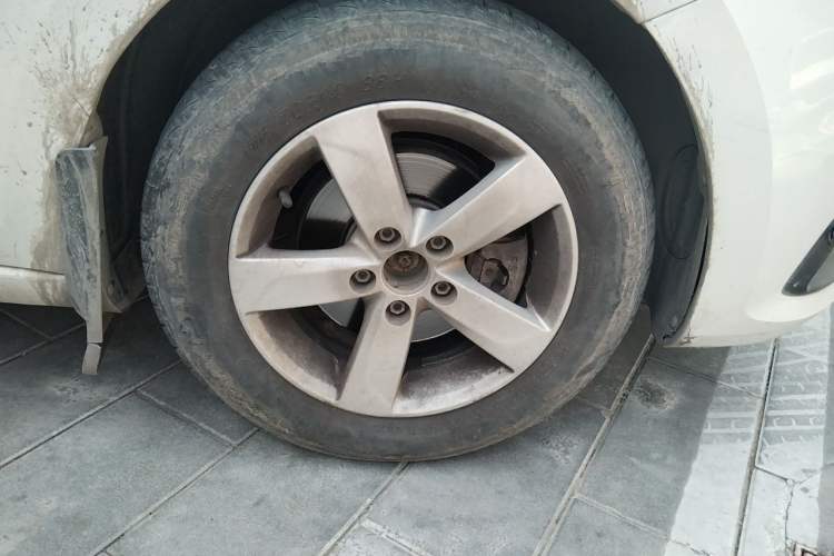 Used Volkswagen Santana 2016 1.6L Manual Fashion Edition Right Front Wheel Hub