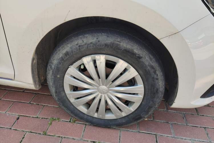 Used Volkswagen Santana 2016 1.6L Automatic Fashion Edition Right Front Wheel Hub