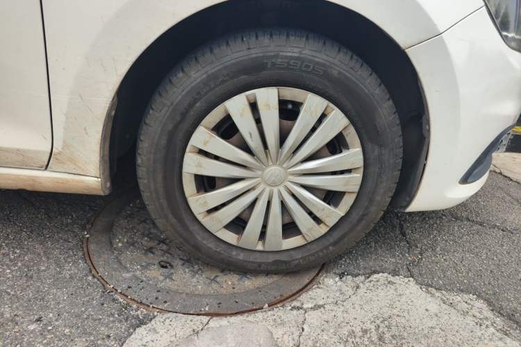 Used Volkswagen Santana 2016 1.4L Manual Fashion Edition Right Front Wheel Hub