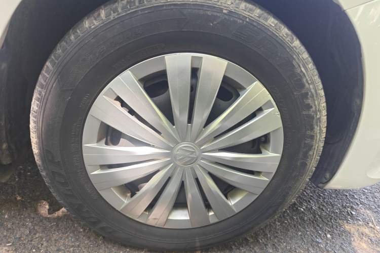 Used Volkswagen Santana 2016 1.6L Automatic Fashion Edition Right Front Wheel Hub