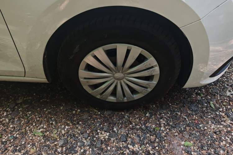 Used Volkswagen Santana 2016 1.6L Manual Fashion Edition Right Front Wheel Hub