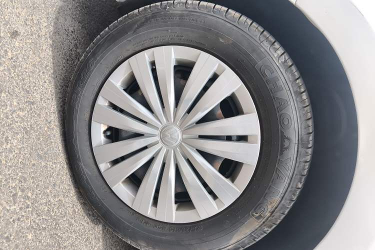 Used Volkswagen Santana 2016 1.6L Automatic Fashion Edition Right Front Wheel Hub