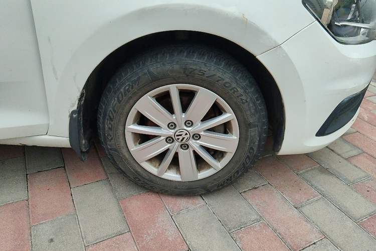 Used Volkswagen Santana 2016 1.6L Manual Fashion Edition Right Front Wheel Hub