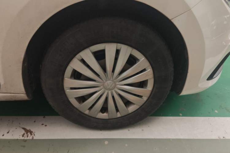 Used Volkswagen Santana 2016 1.6L Manual Fashion Edition Right Front Wheel Hub