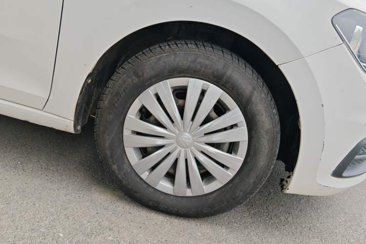 Used Volkswagen Santana 2016 1.4L Manual Fashion Edition Right Front Wheel Hub