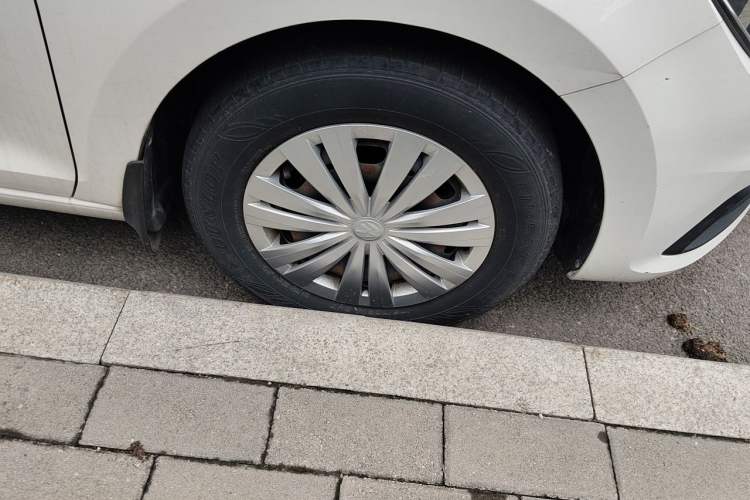 Used Volkswagen Santana 2016 1.4L Manual Fashion Edition Right Front Wheel Hub