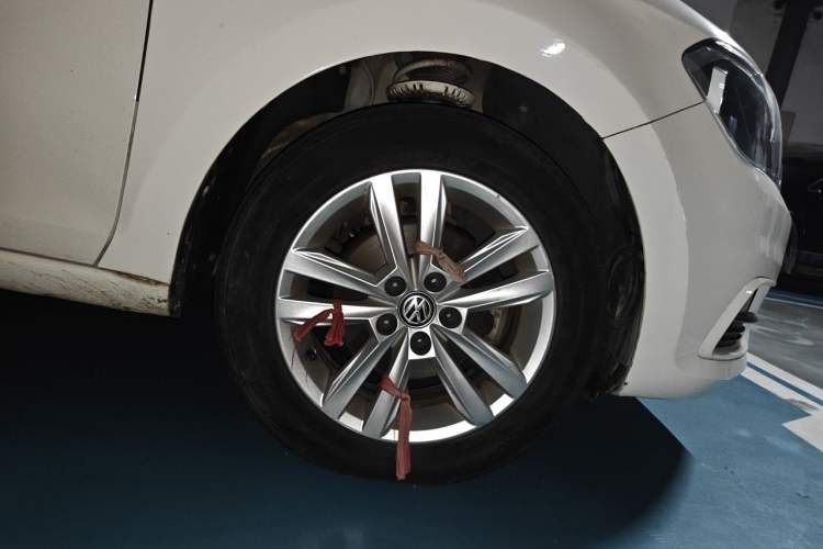 Used Volkswagen Santana 2016 1.6L Automatic Comfort Edition Right Front Wheel Hub