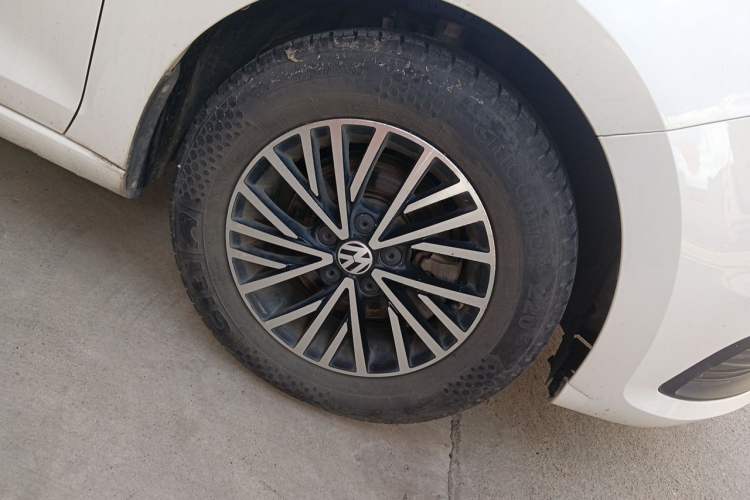 Used Volkswagen Santana 2016 1.4L Manual Fashion Edition Right Front Wheel Hub