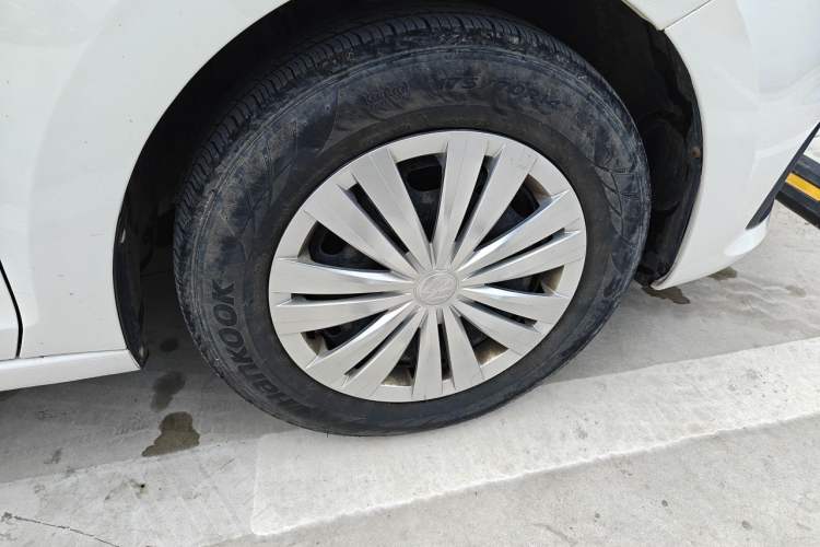 Used Volkswagen Santana 2016 1.6L Manual Fashion Edition Right Front Wheel Hub